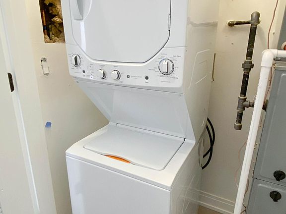 4th image of 1050 W Cornelia Ave #4N