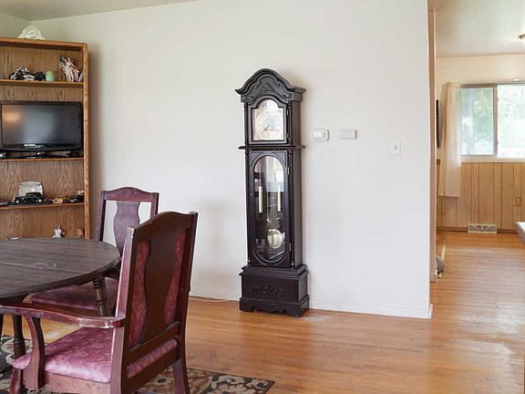 4th image of 3055 Brookfield Ave NE