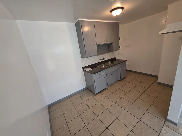 12521 York Ave #C — Photo 5