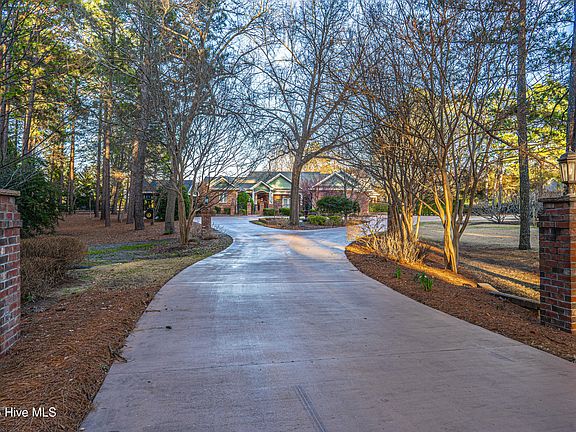 3rd image of 415 Manley Avenue