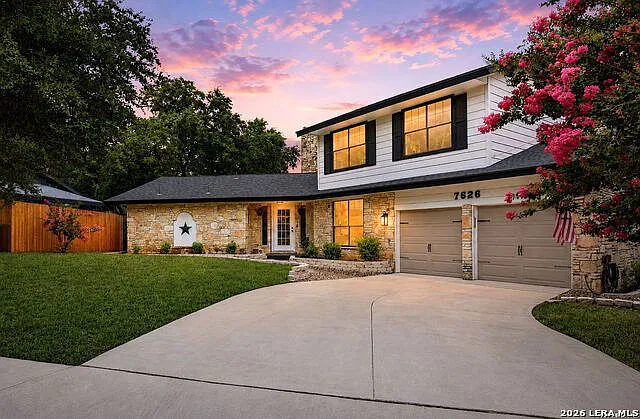 4 bed, 2.0 bath, 2343 sqft, $2,400 — Photo 2