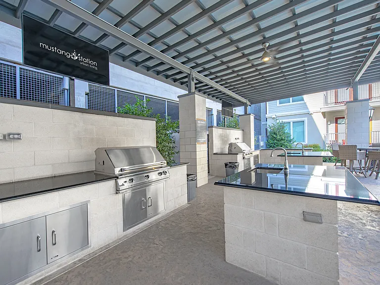 Mustang Station — Photo 16