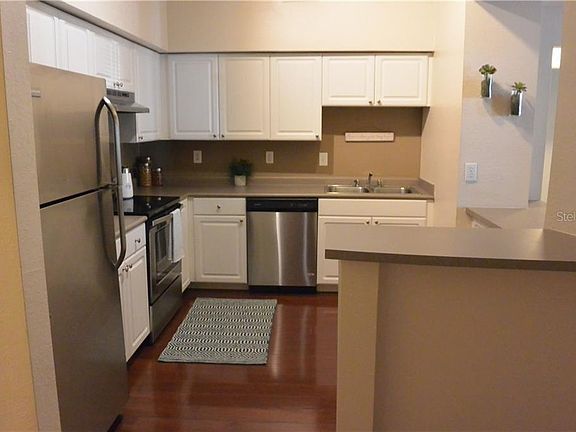 5th image of 2421 W Horatio St #912