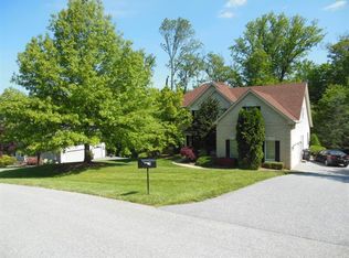 5 Dawn Meadow Ln, Newark, DE 19711