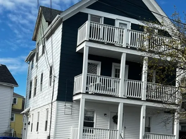 8 Magnolia St Floor 3, Pawtucket, RI 02860