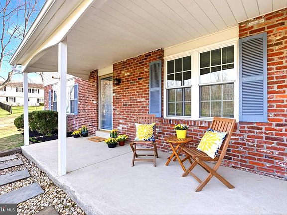 3rd image of 221 Foxcroft Rd