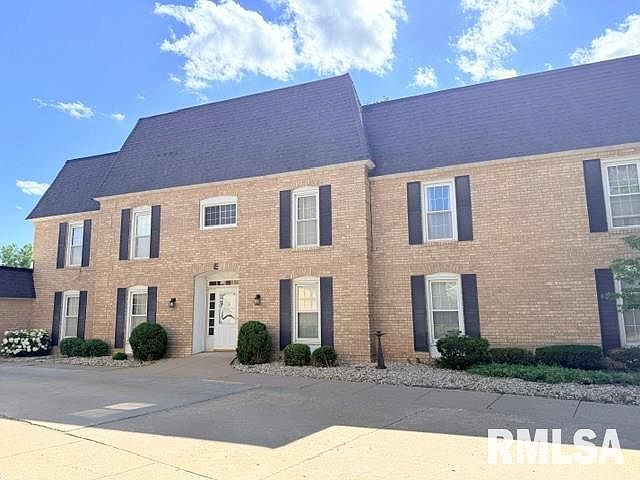 1st image of 820 W Loire Ct APT 210