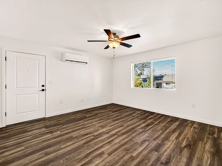 Villa Monterey Apartments — Photo 45