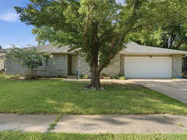 5318 Redbud Dr, Sand Springs, OK 74063