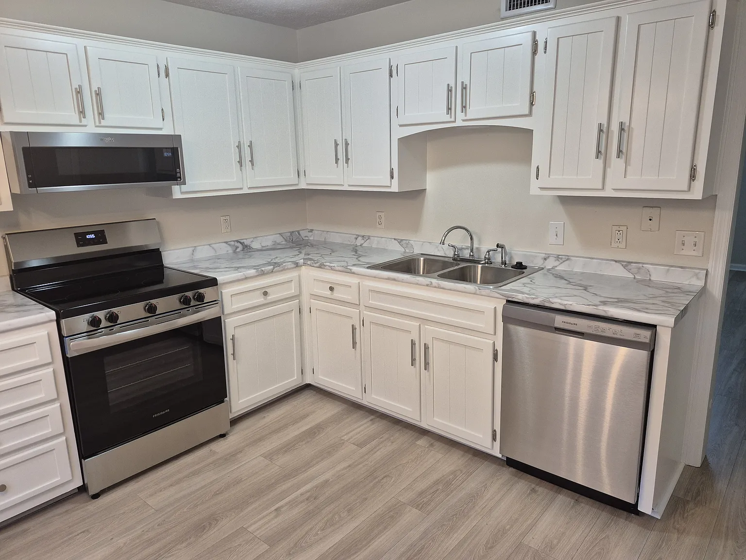 2 bed, 1.5 bath, 1025 sqft, $1,500 — Photo 3