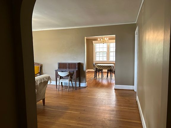 entry way, note straight ahead to dining room. large living area is to your left.