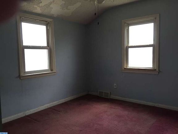 5th image of 203 Foster Ave