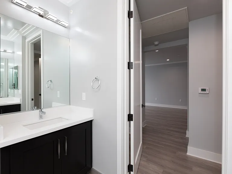 1350 Roxbury Dr — Photo 4