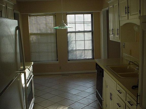 Kitchen W/ Eating Area