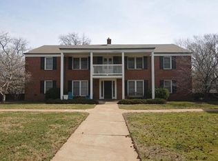 864 N McKnight Rd APT 2S, Saint Louis, MO 63132