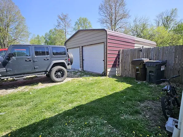 706 N Locust St, Litchfield, IL 62056