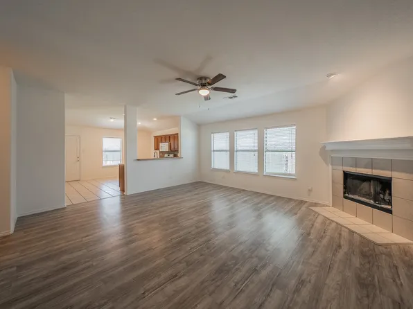 536 Goldstone Ln, Fort Worth, TX 76131