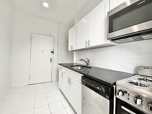5th image of 328 W 44th St APT 51