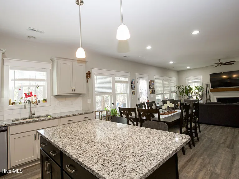643 Lilac Ln — Photo 16