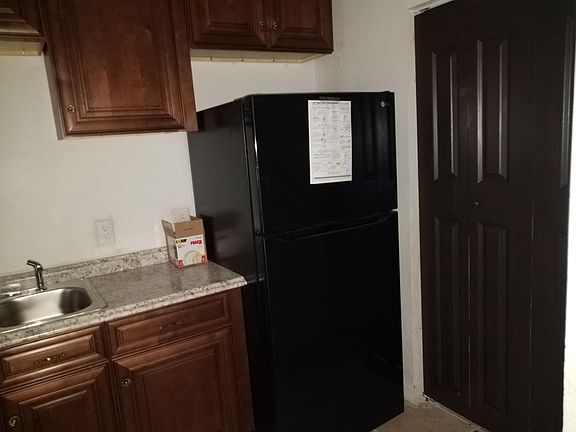 2nd image of 604 E Garden St #4