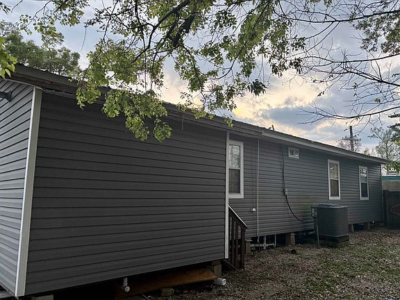 2nd image of 821 Jackie Ln