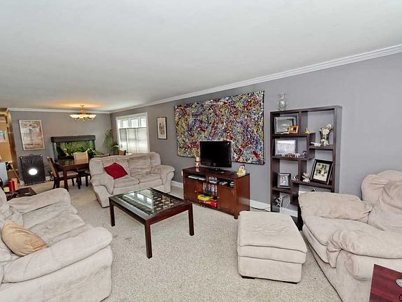 2nd image of 12 Edward St