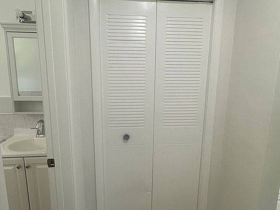 2nd image of 2407 McKinley St #2