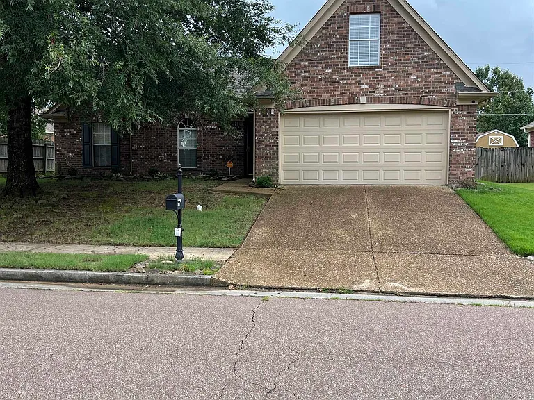 9837 Oldham Dr — Photo 1