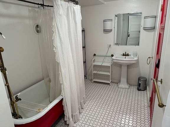 4th image of 1251 Masonic Ave