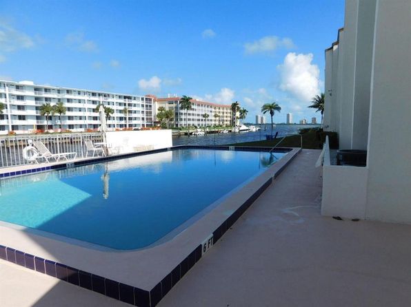 125 Shore Ct APT 203B
