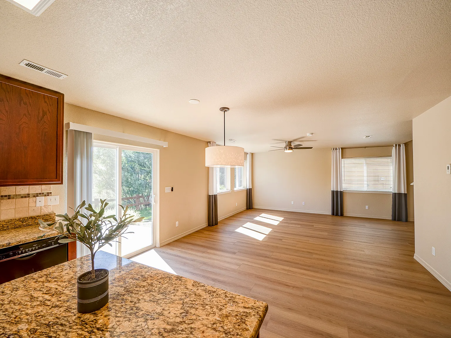 2273 Shady Aspen Dr — Photo 2