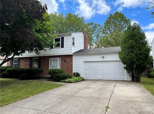 27 Telfair Dr, Williamsville, NY 14221