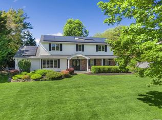 33 Wintercress Ln, East Northport, NY 11731