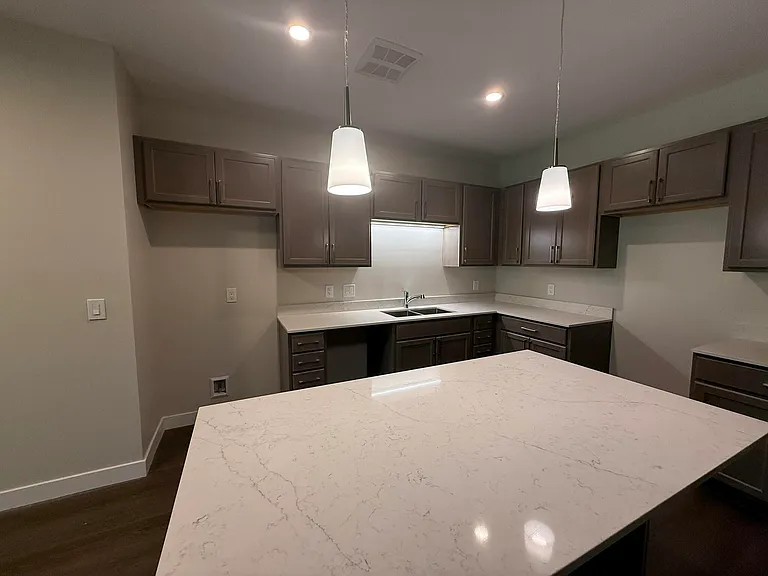 2645 Burton Rd #4 — Photo 32