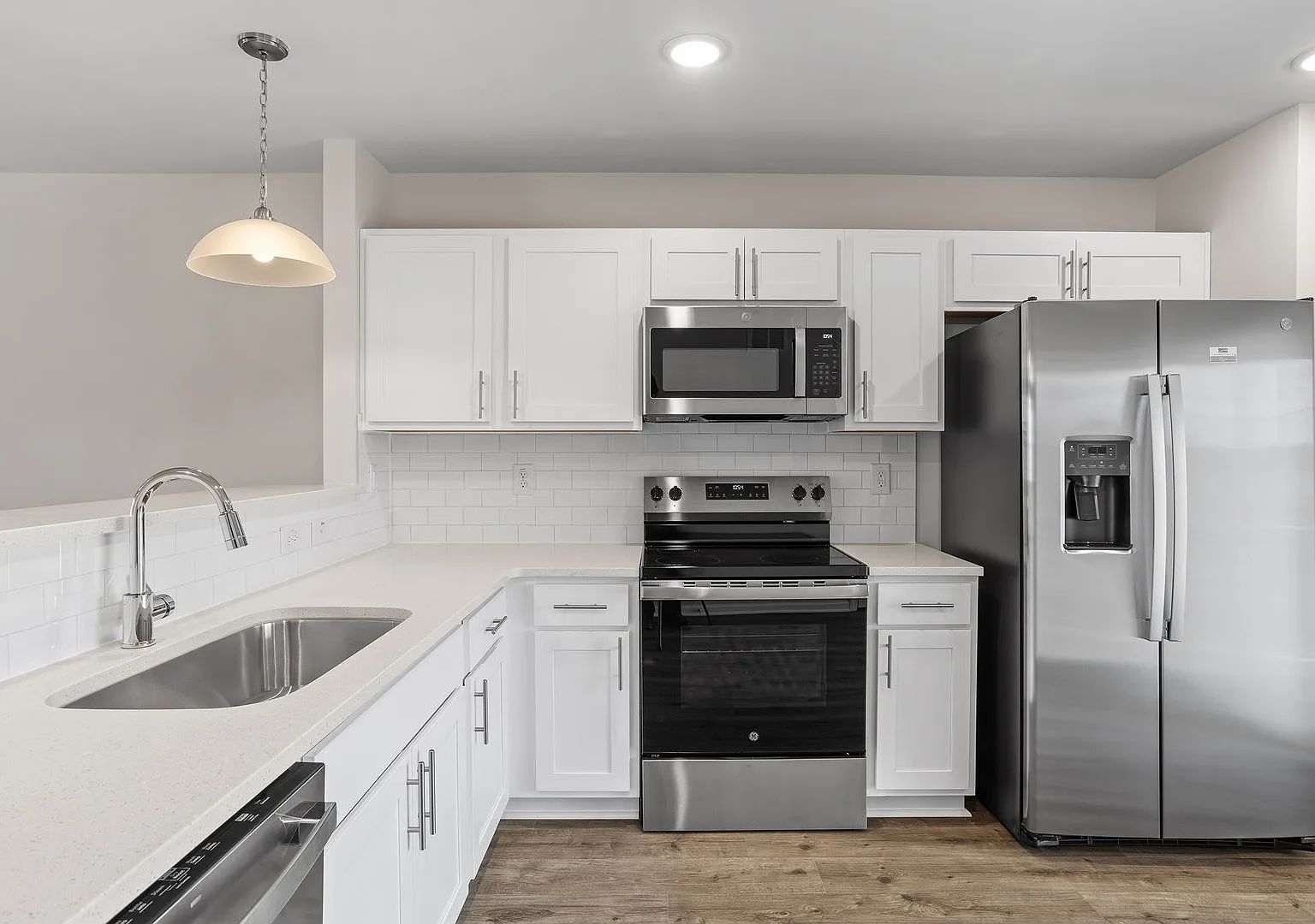 2 bd 2.5 ba townhome — Photo 2