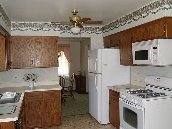 3rd image of 15240 Bayberry Ct