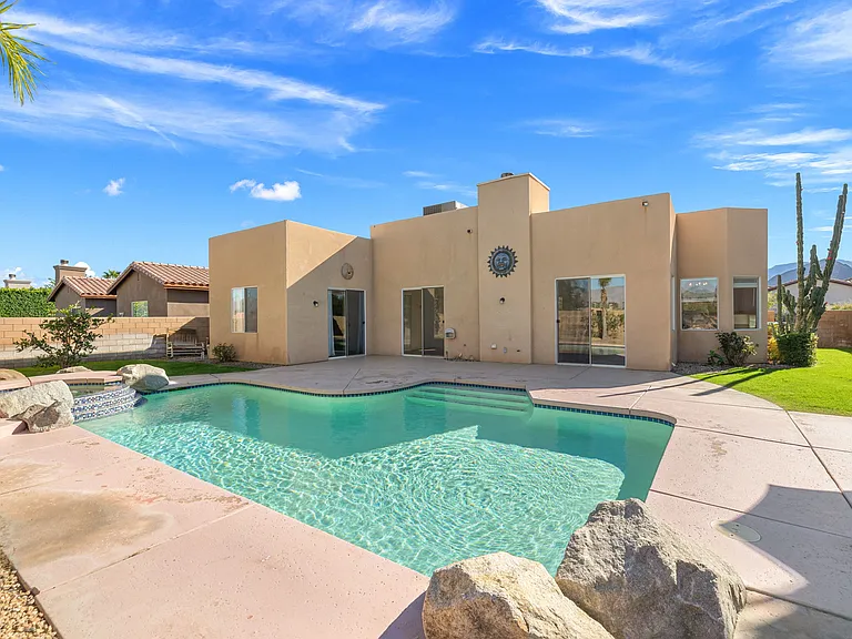 18 Tucson Cir — Photo 2