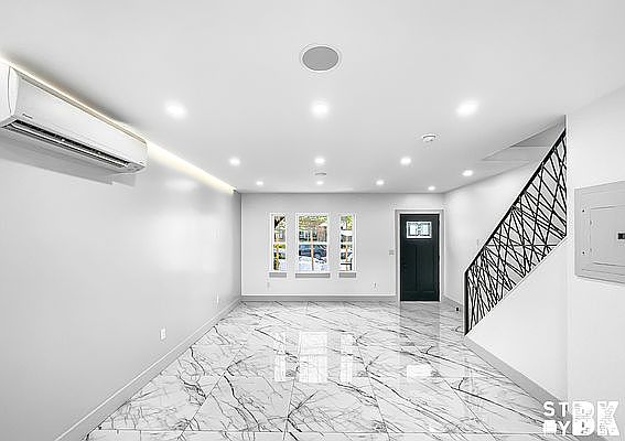 5th image of 563 New York Ave #1R