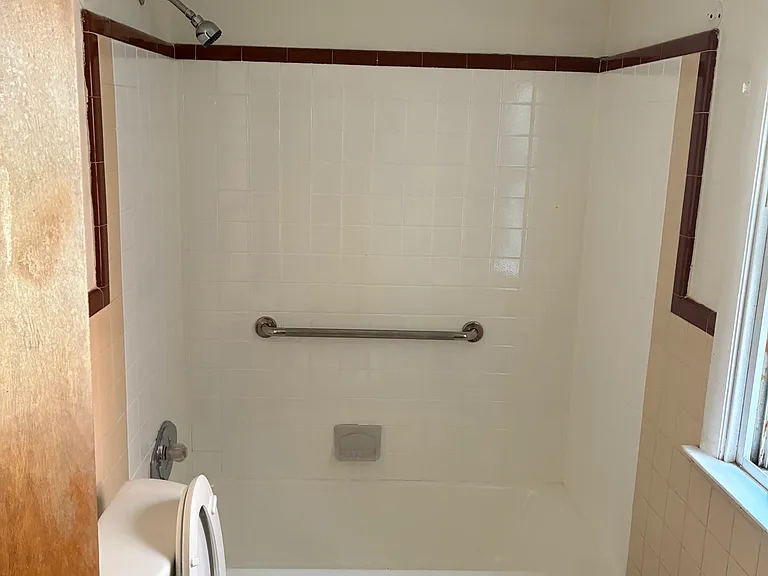 204-206 Woodlawn Ave #1A — Photo 5