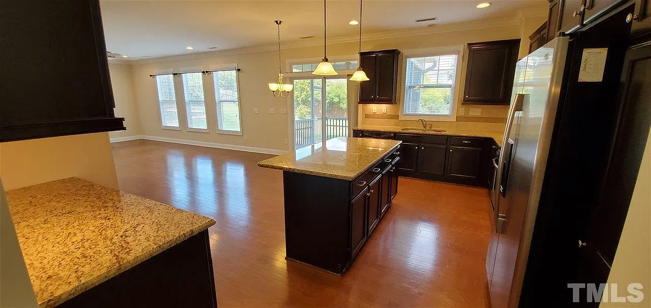 4 bed, 3.5 bath, 3002 sqft, $2,900 — Photo 3