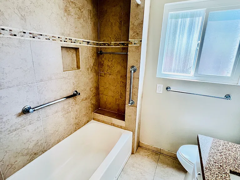 811 Brown St #A — Photo 10