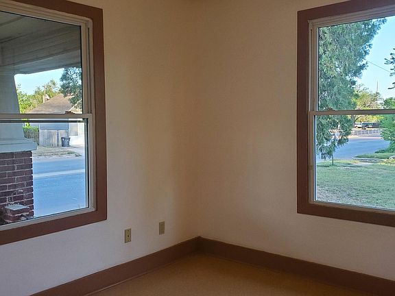 5th image of 1014 N Grand Ave
