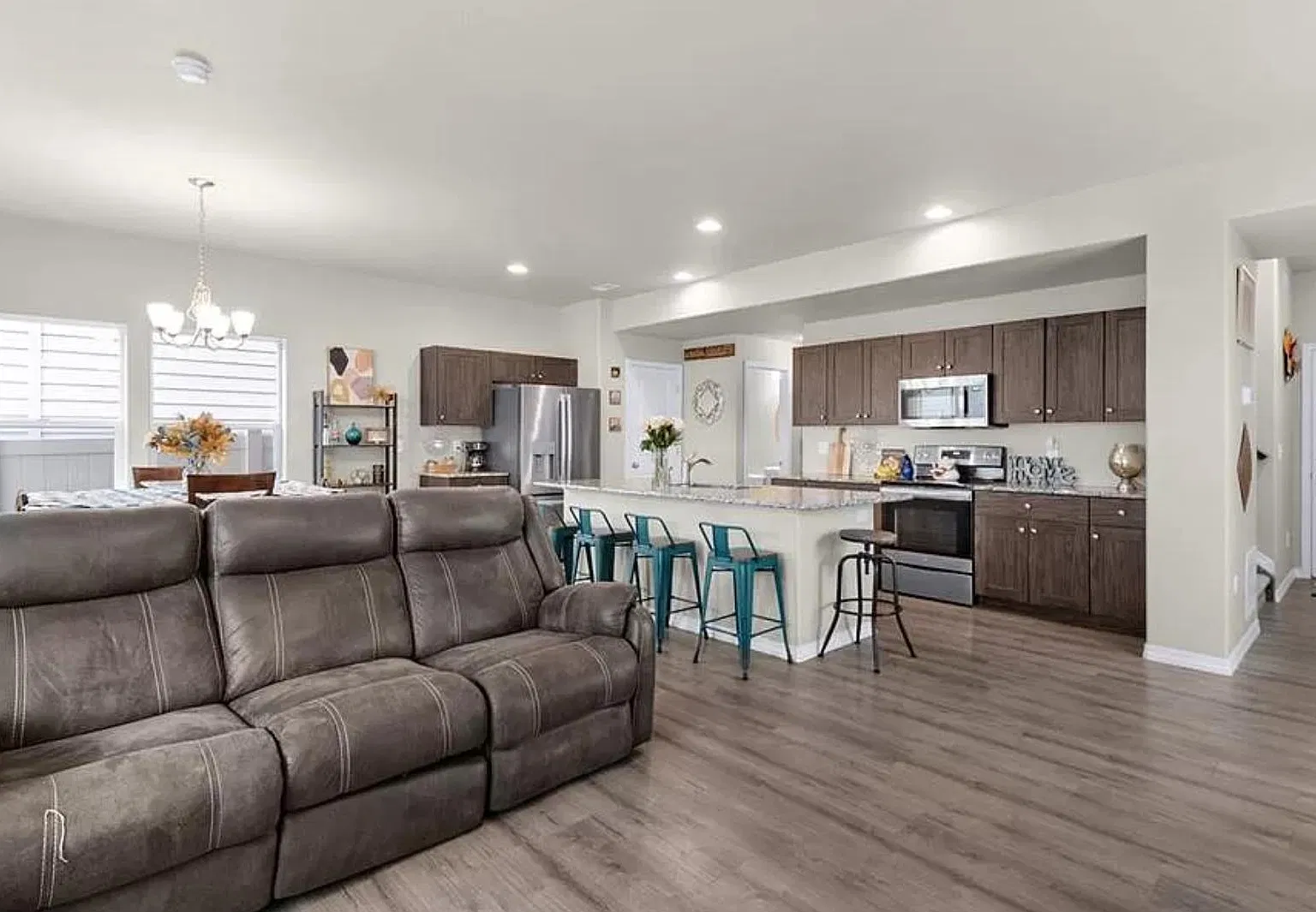 3 bed, 1794 sqft, $2,400 — Photo 4