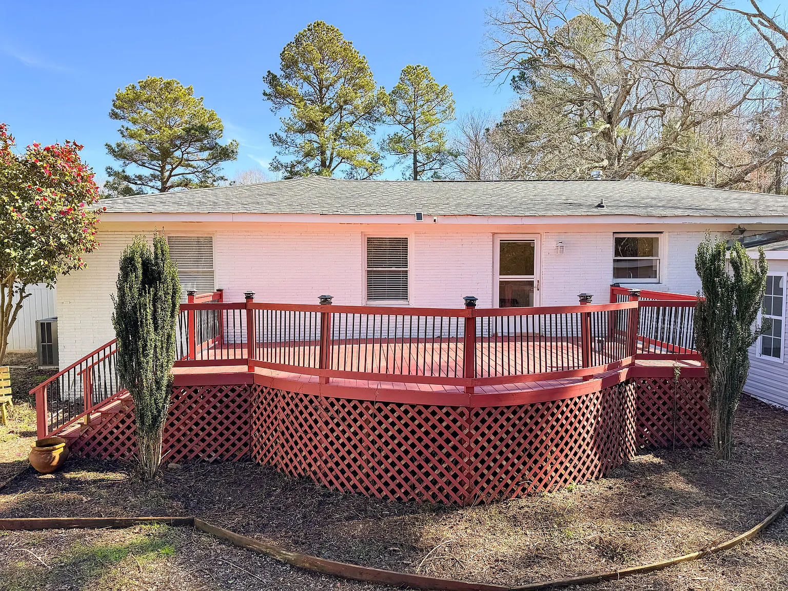 3 bed, 1.0 bath, 1372 sqft, $1,950 — Photo 3