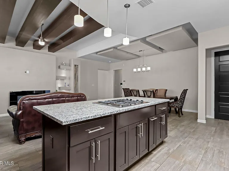 400 Royal Crown Rd — Photo 14