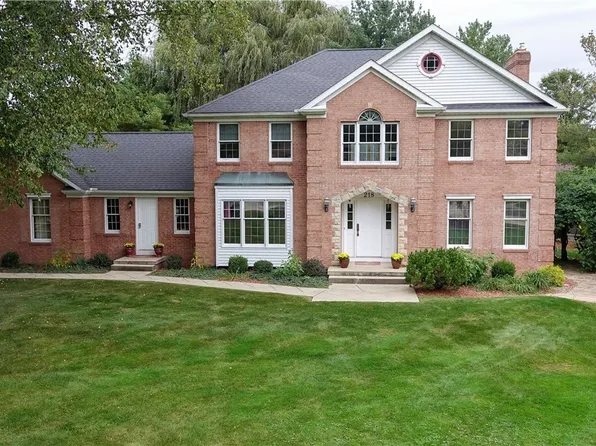 218 Cheltenham Ln, Munroe Falls, OH 44262
