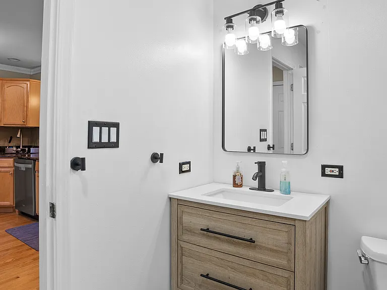 1632 W Blackhawk St #1 — Photo 7