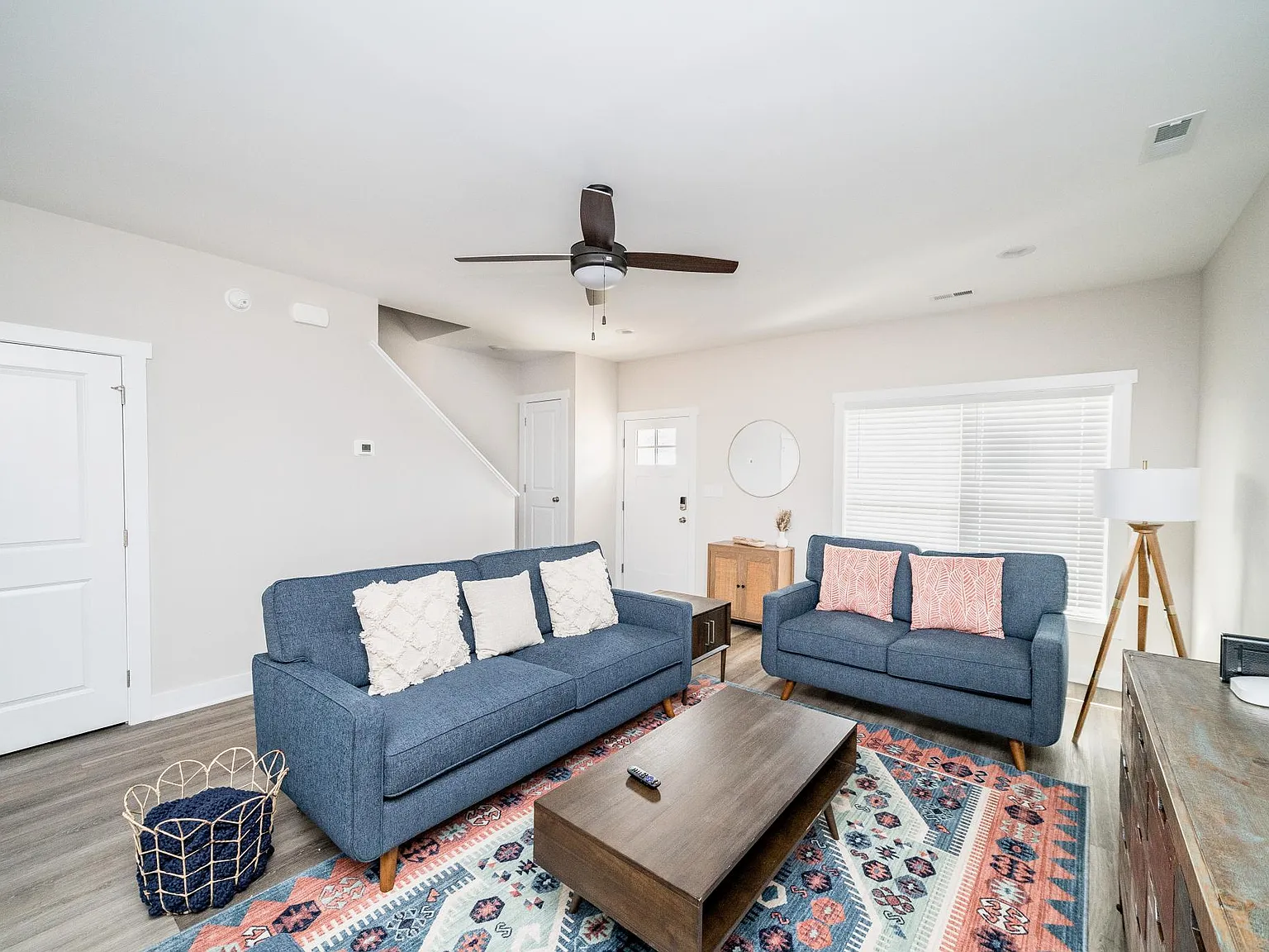 3 bed, 2.5 bath, 1380 sqft, $1,600 — Photo 3