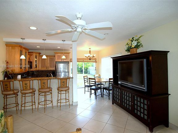 2nd image of 4557 Poinciana St