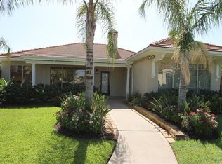 609 Harborside Way, Kemah, TX 77565